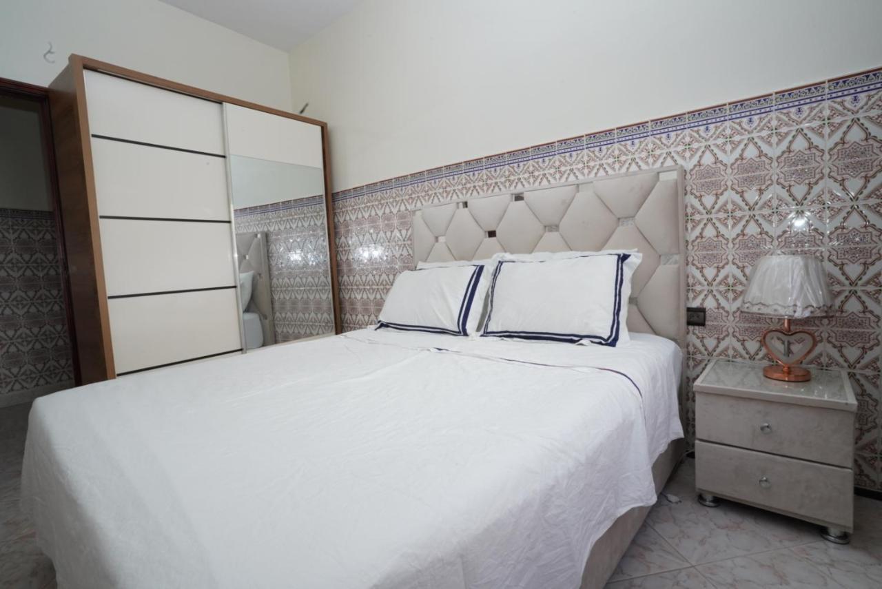 Apartment Oumnia 1 - City Center Tanger Exteriör bild