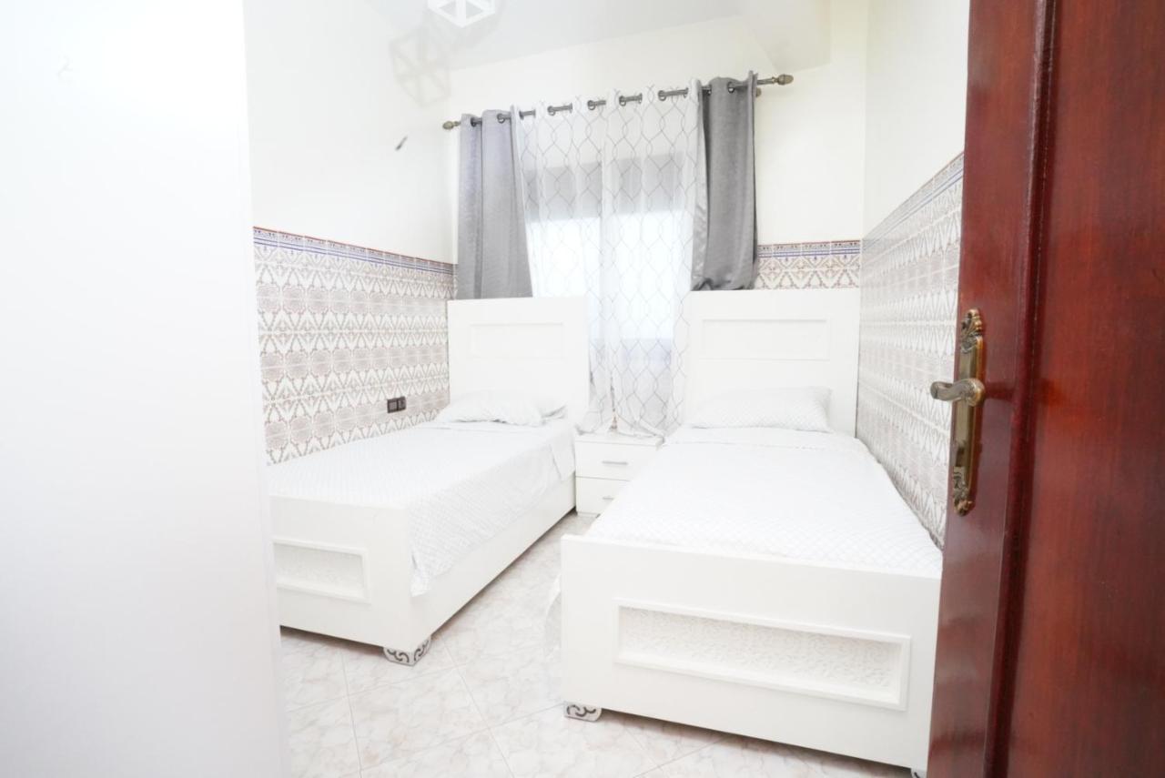 Apartment Oumnia 1 - City Center Tanger Exteriör bild